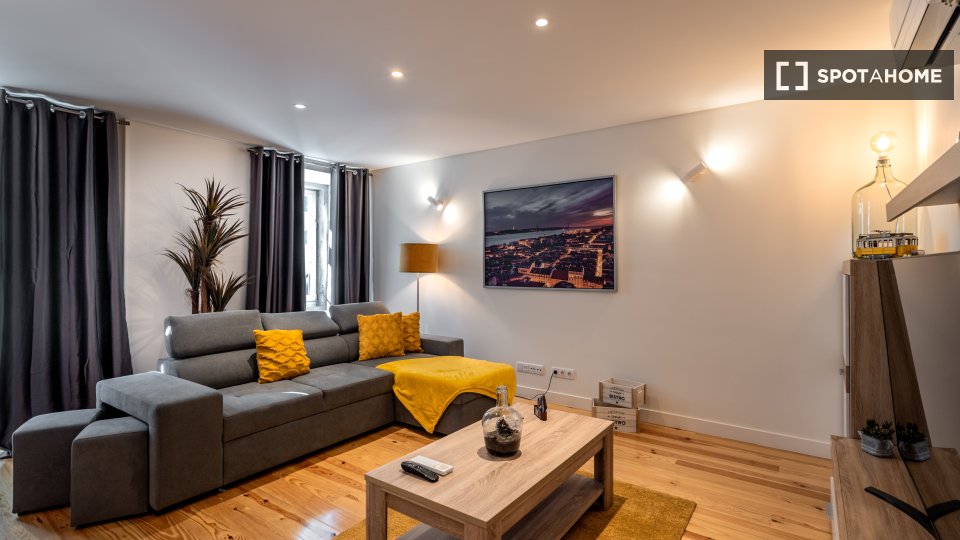 Apartment Lisbon, 2 beds, 126m² — photo 18