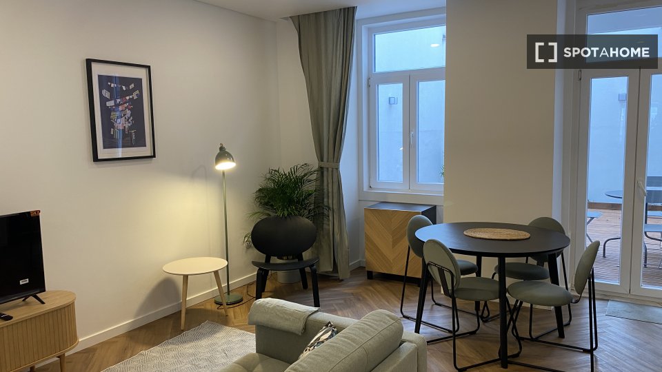 Apartment Lisbon, 2 beds, 70m² — photo 17