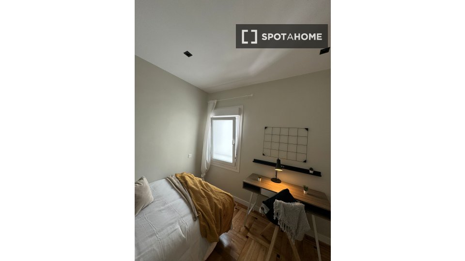 Double room Madrid, 8 beds, 139m² — photo 6