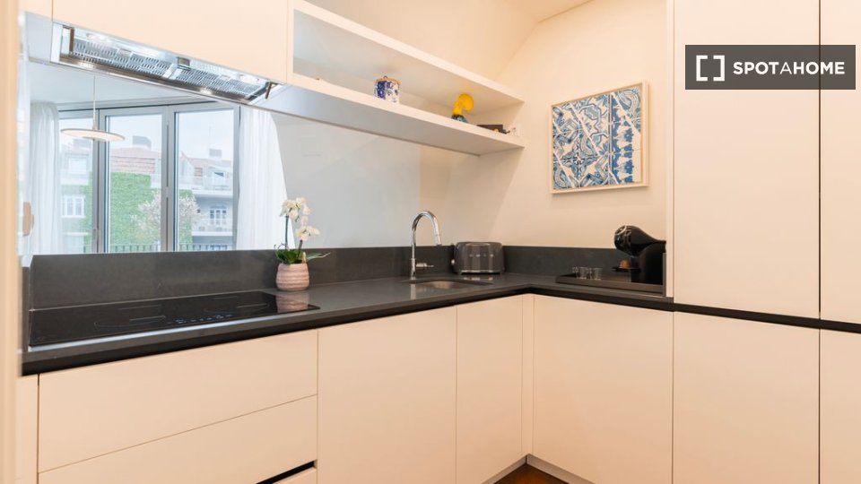Apartment Lisbon, 2 beds — photo 15