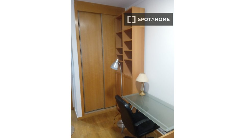 Double room Lisbon, 4 beds, 12m² — photo 12