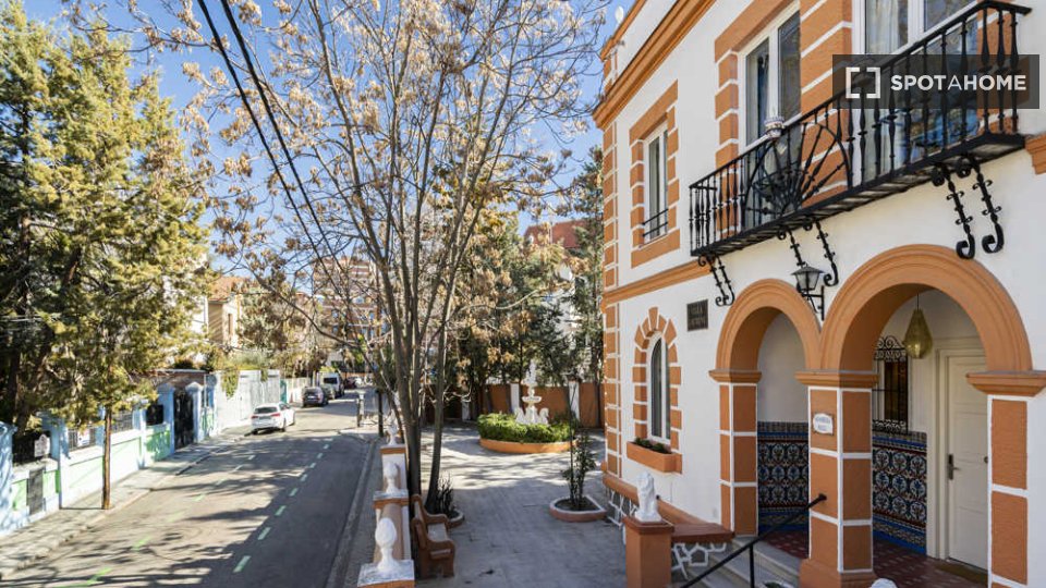 Double room Madrid, 17 beds, 560m² — photo 51