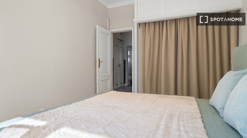 Double room Lisbon, 5 beds — photo 52