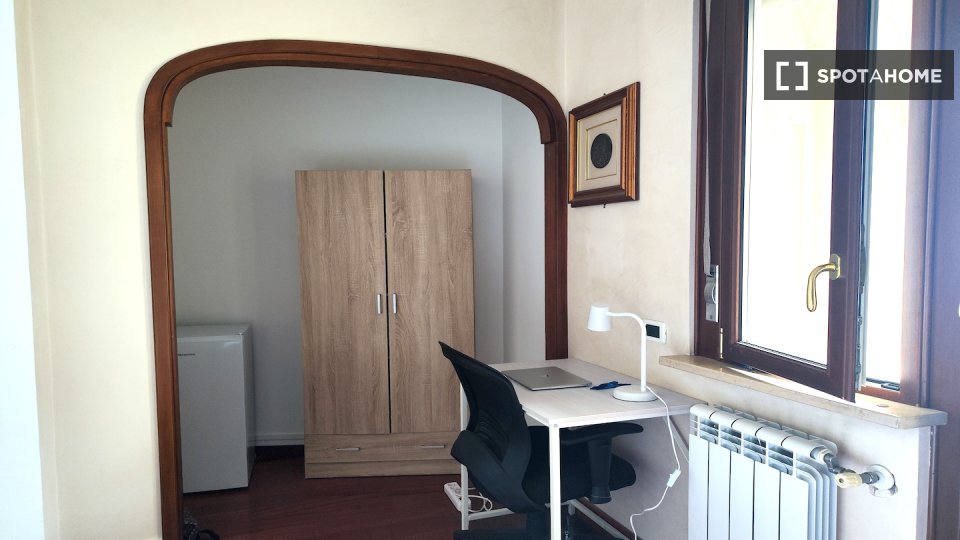 Double room Rome, 3 beds — photo 43