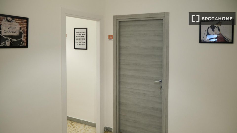 Double room Naples, 4 beds — photo 10
