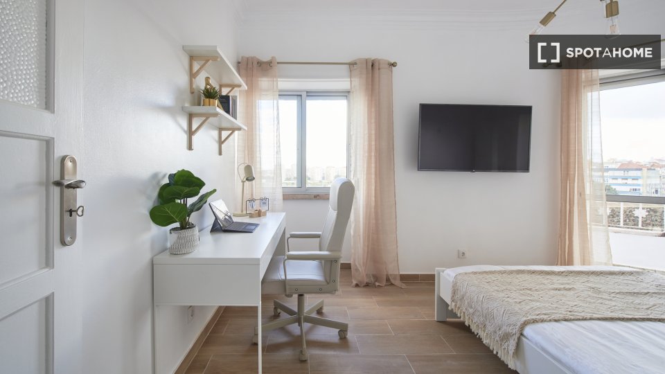 Double room Lisbon, 4 beds — photo 17
