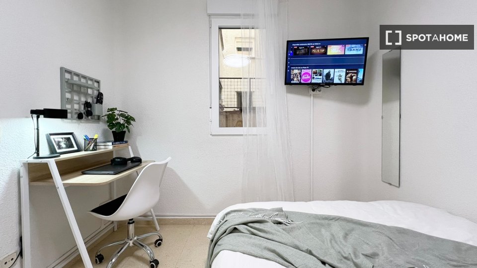 Double room Madrid, 4 beds — photo 15