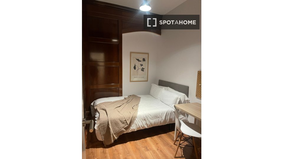 Double room Madrid, 10 beds, 173m² — photo 28