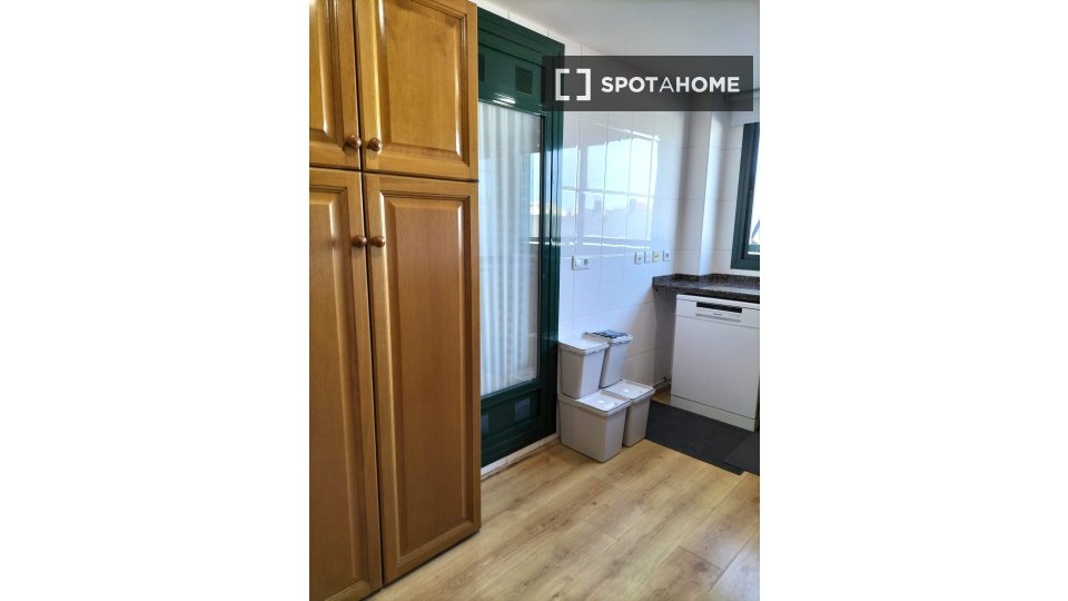 Double room Valencia, 3 beds — photo 1