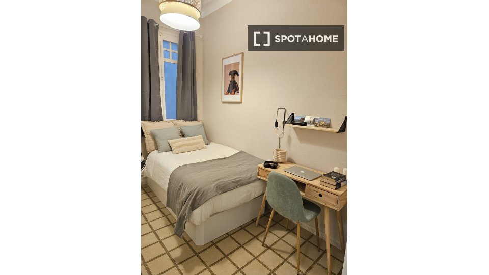 Double room Barcelona, 5 beds, 130m² — photo 4
