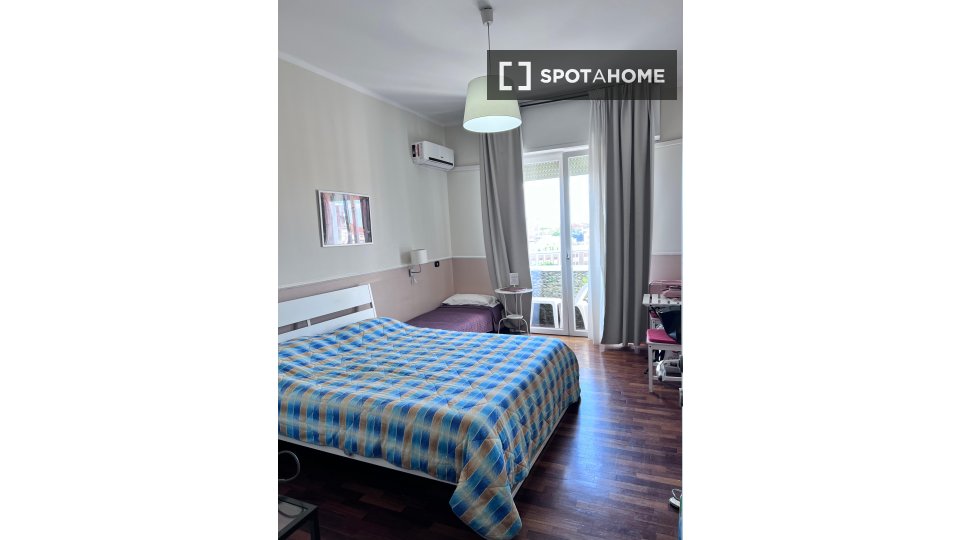 Double room Rome, 3 beds — photo 31