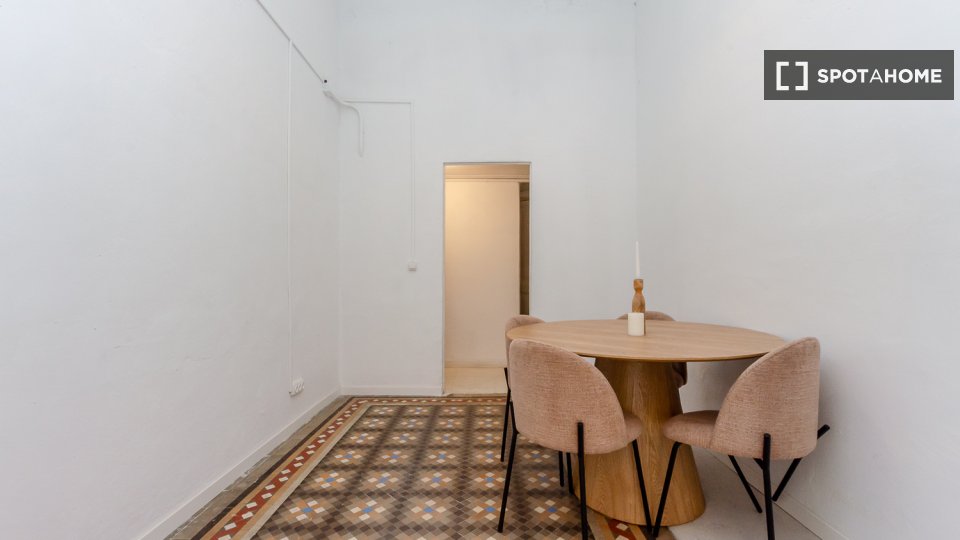 Double room Barcelona, 10 beds, 252m² — photo 7
