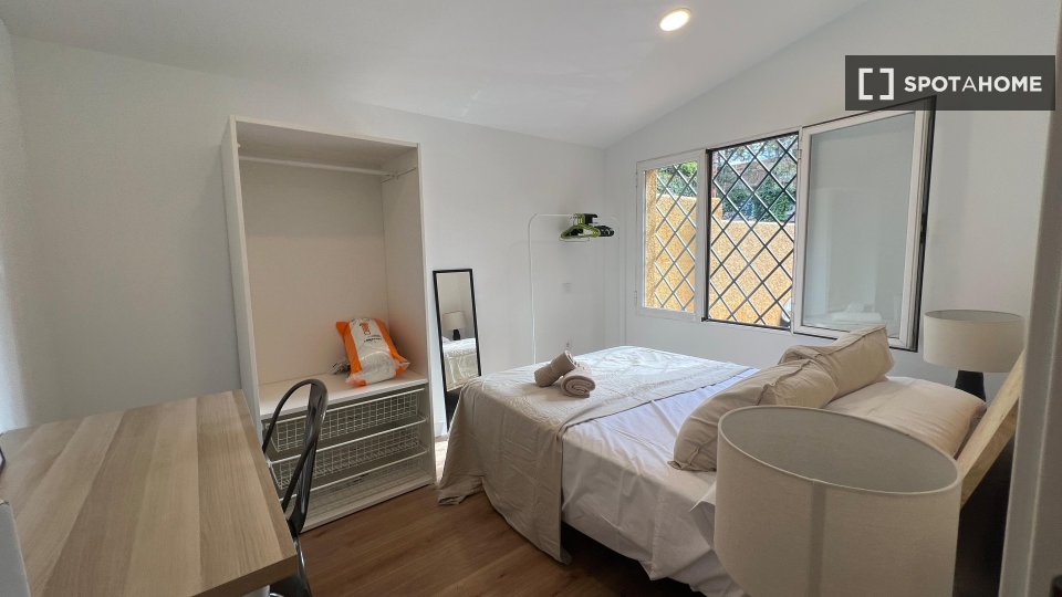 Double room Madrid, 8 beds — photo 12