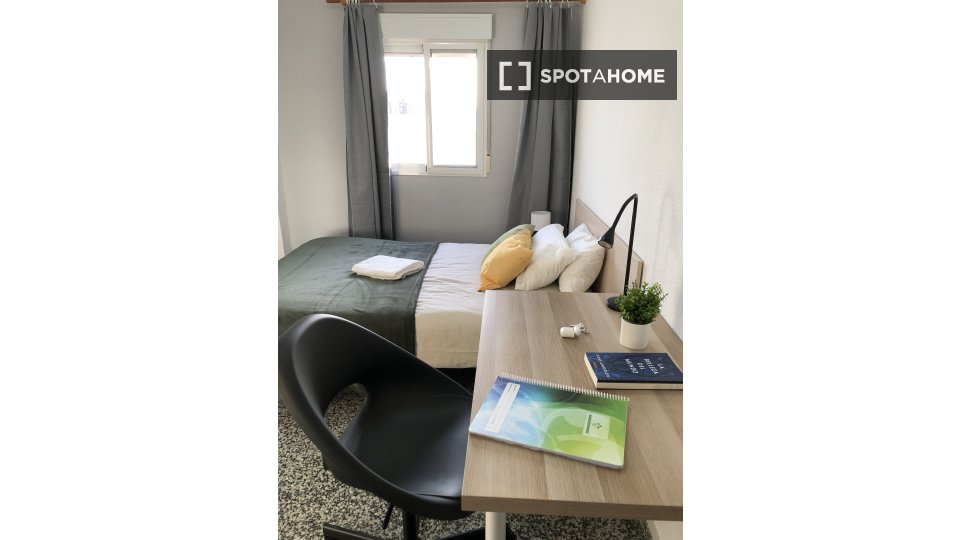 Double room Valencia, 3 beds, 84m² — photo 22