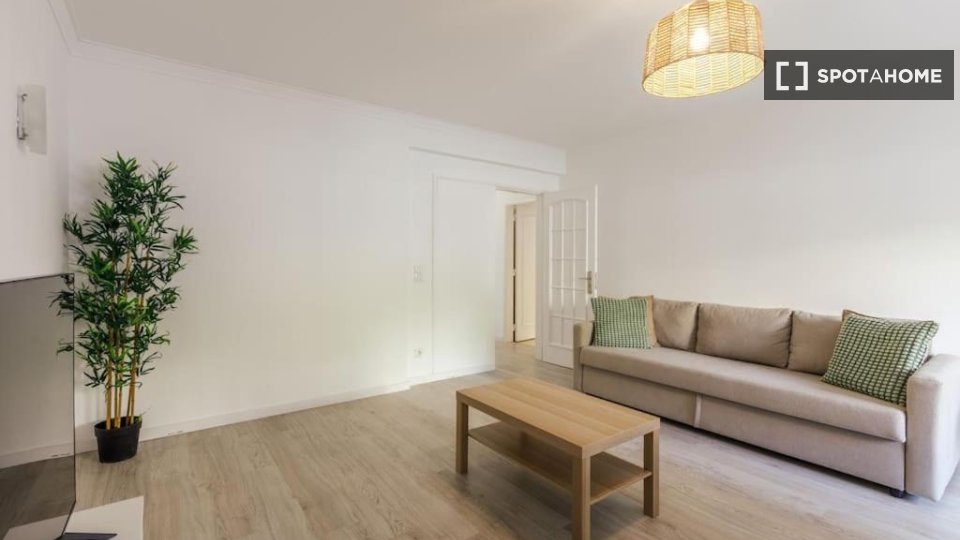 Apartment Lisbon, 3 beds, 130m² — photo 13