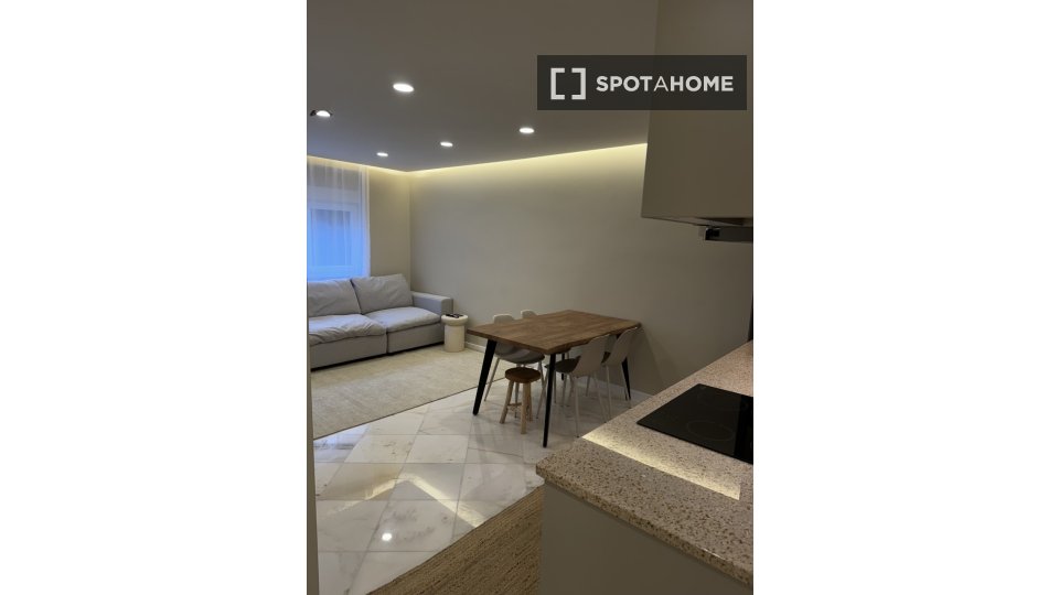 Apartment Lisbon, 3 beds, 85m² — photo 18