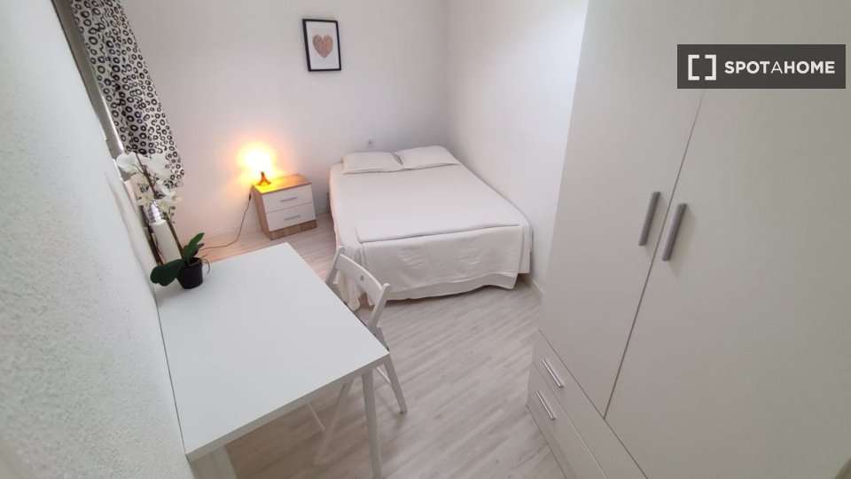 Double room Madrid, 4 beds — photo 5