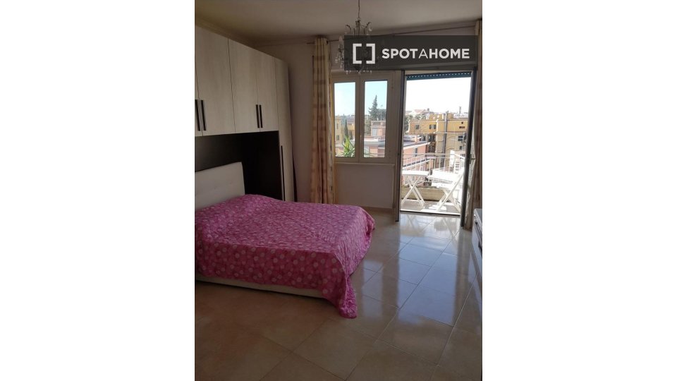 Double room Rome, 3 beds — photo 8