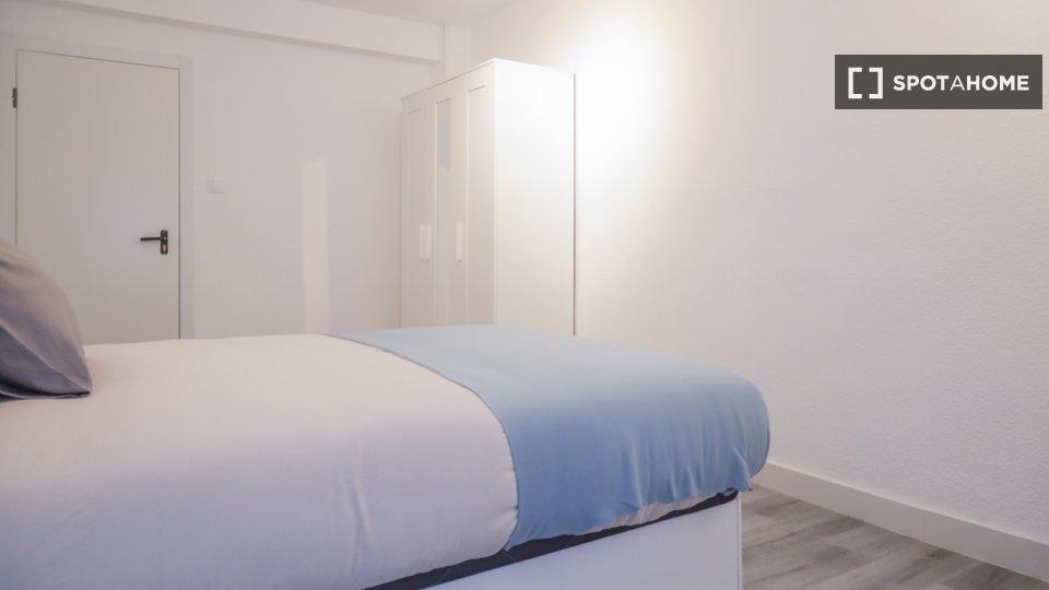 Double room Madrid, 5 beds — photo 14
