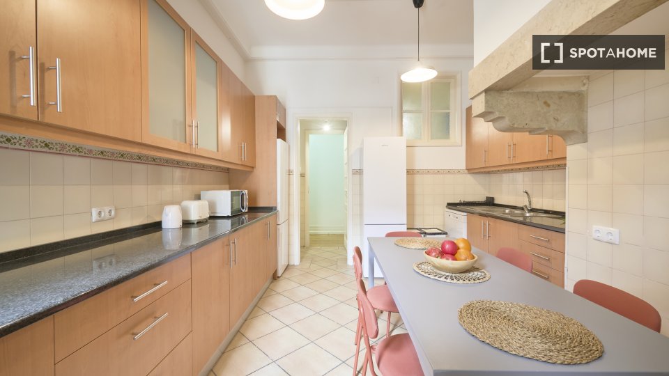 Double room Lisbon, 6 beds — photo 9