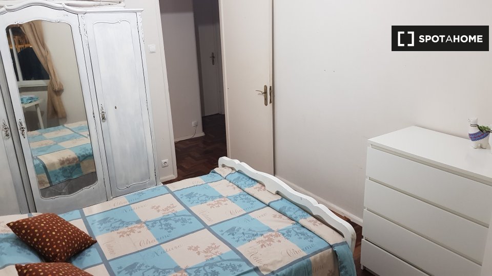 Double room Lisbon, 4 beds, 140m² — photo 7