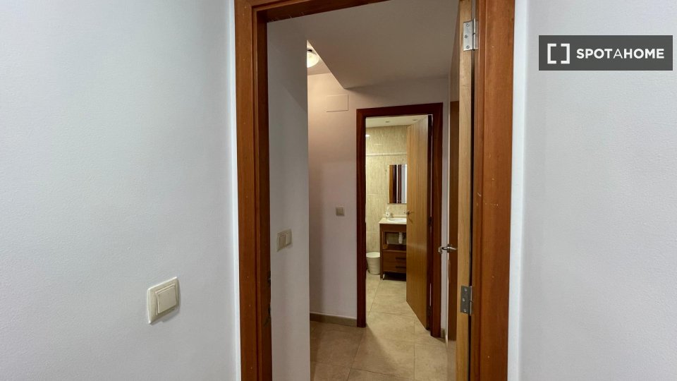 Apartment Valencia, 4 beds, 104m² — photo 2