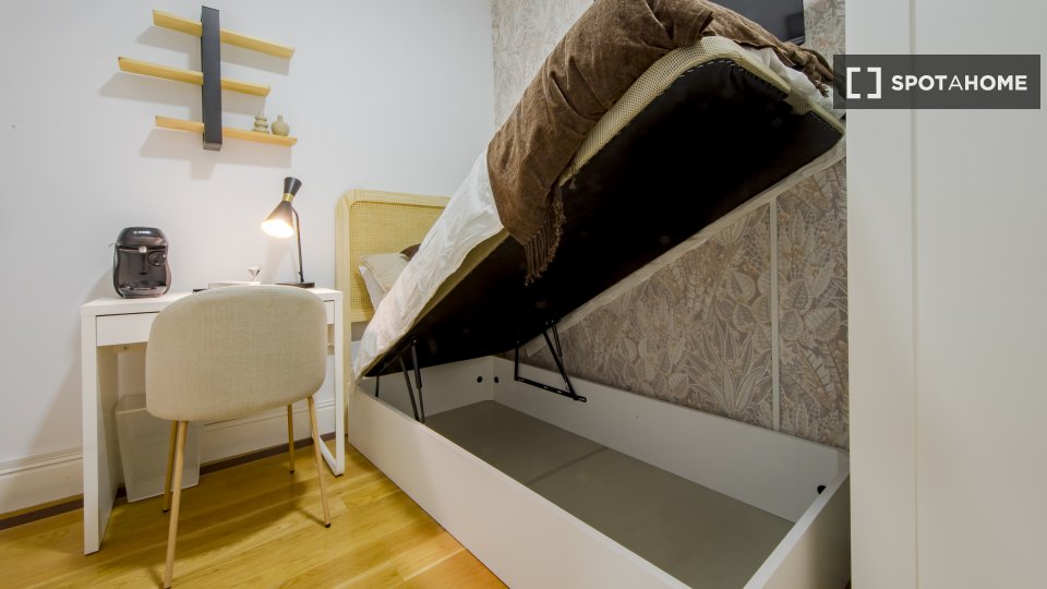 Double room Madrid, 13 beds, 266m² — photo 12