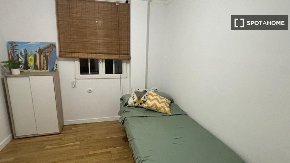 Double room Valencia, 2 beds, 100m² — photo 15