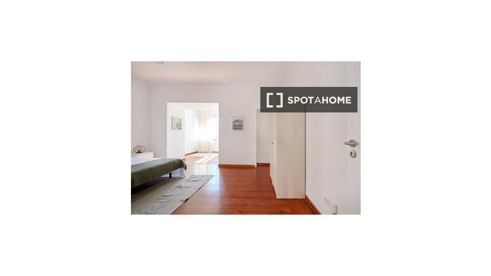 Double room Lisbon, 6 beds — photo 8