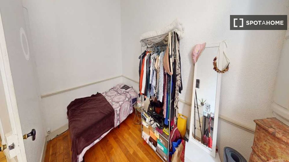 Stanza in appartamento condiviso con 4 camere da letto in affitto a Lione - a Lione