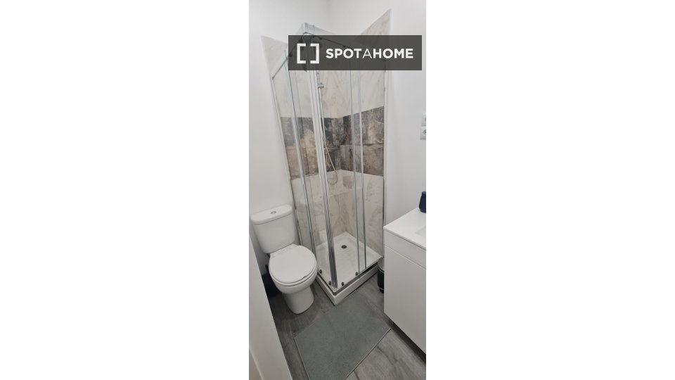 Apartment Lisbon, 2 beds, 50m² — photo 11