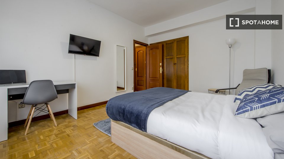 Double room Madrid, 8 beds, 240m² — photo 40