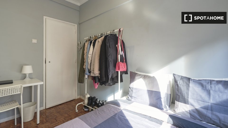 Double room Lisbon, 6 beds — photo 9
