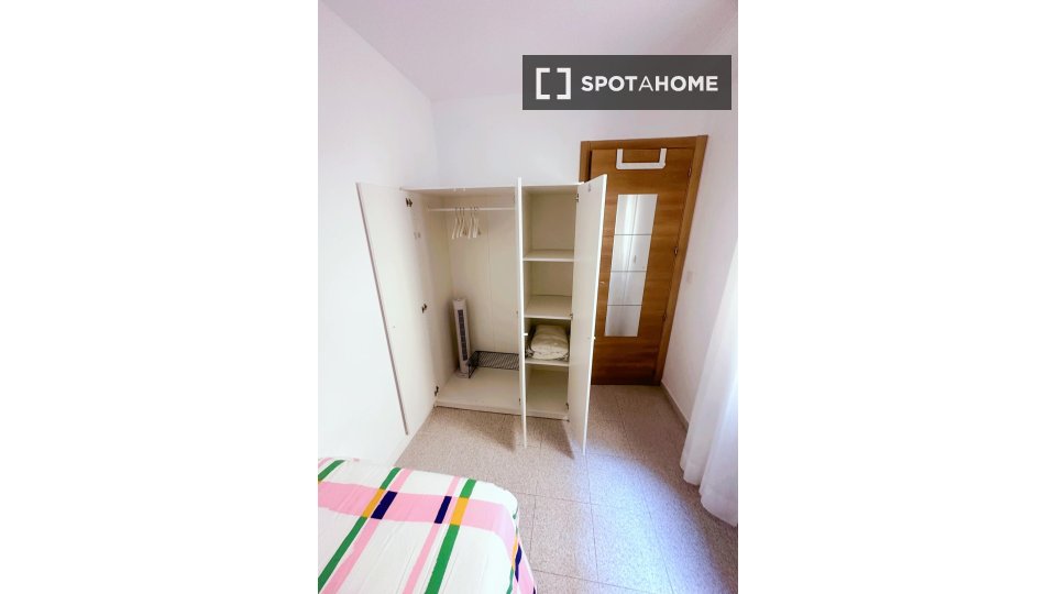 Double room Alicante, 6 beds, 110m² — photo 11