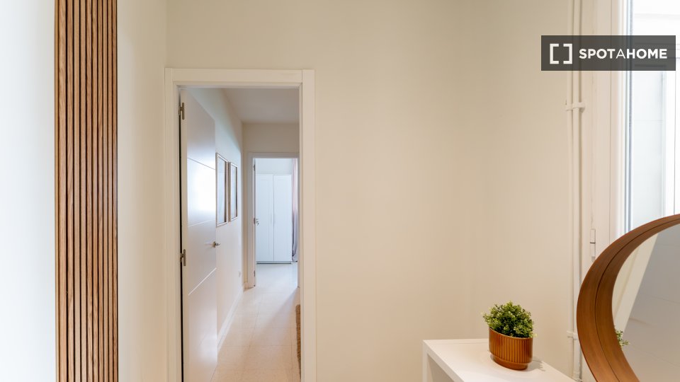 Double room Madrid, 3 beds — photo 17