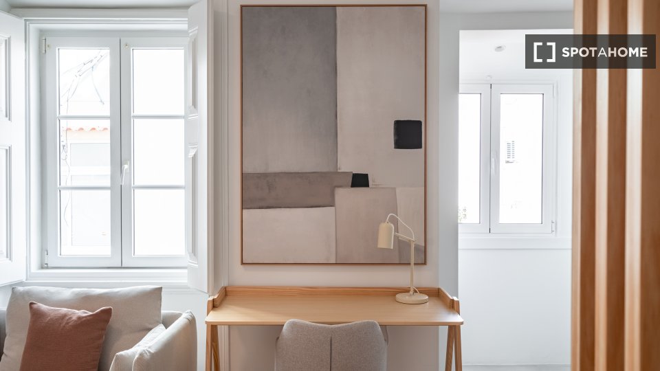 Apartment Lisbon, 2 beds, 70m² — photo 2