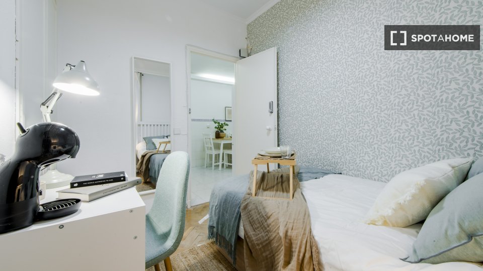 Double room Madrid, 11 beds, 250m² — photo 17