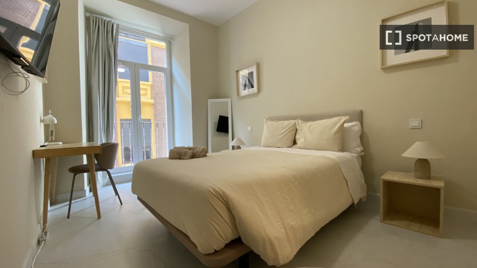 Double room Madrid, 3 beds — photo 3