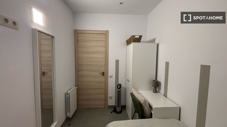 Double room Barcelona, 4 beds, 90m² — photo 16
