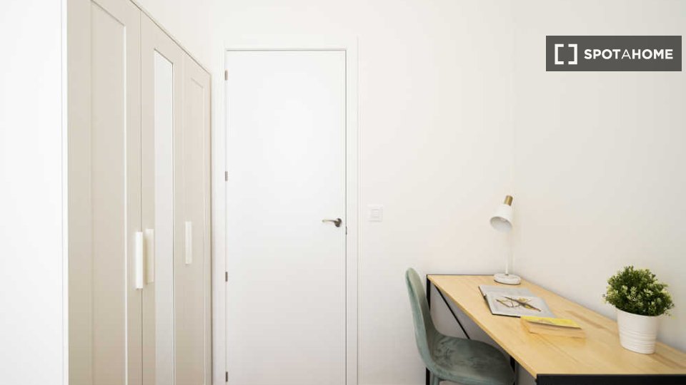 Double room Madrid, 17 beds — photo 62