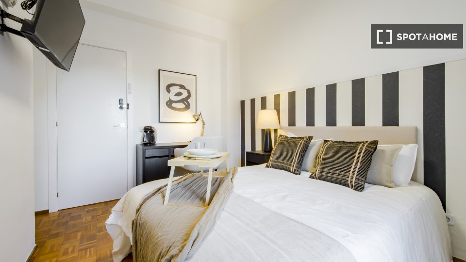 Double room Madrid, 6 beds, 120m² — photo 2