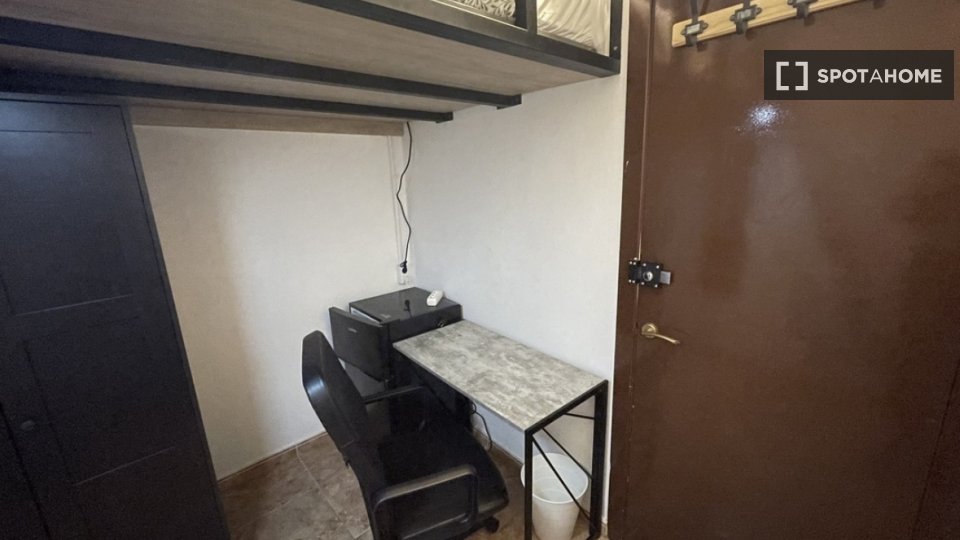 Double room Barcelona, 3 beds, 50m² — photo 20