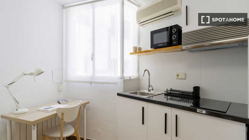 Double room Madrid, 8 beds — photo 48
