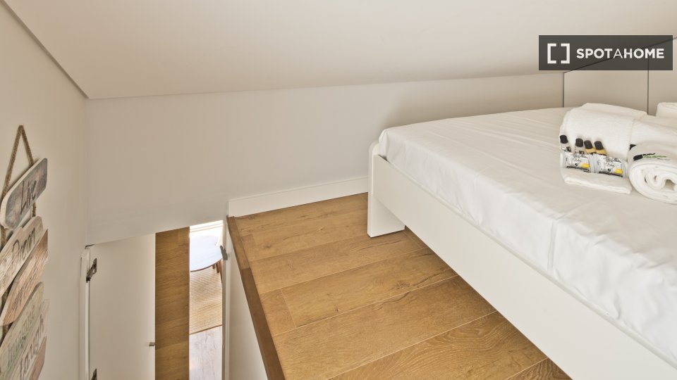 Apartment Lisbon, 2 beds, 33m² — photo 4