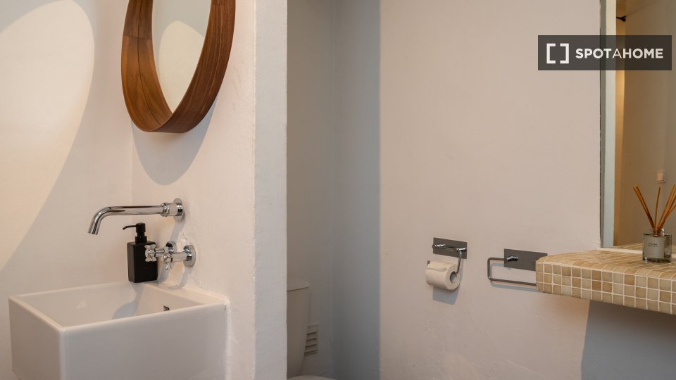 Apartment Lisbon, 2 beds, 84m² — photo 9