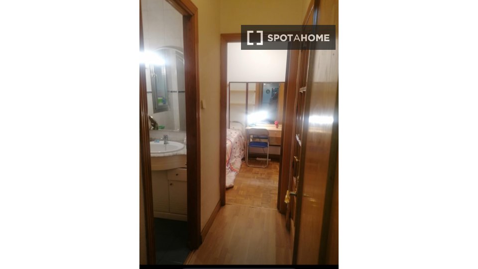 Double room Madrid, 4 beds, 125m² — photo 10