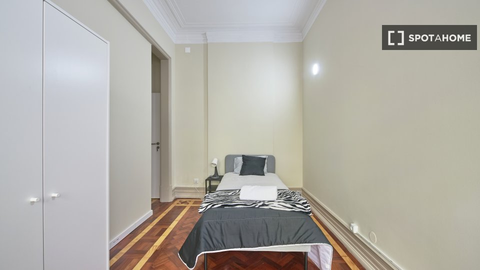 Double room Lisbon, 9 beds — photo 21