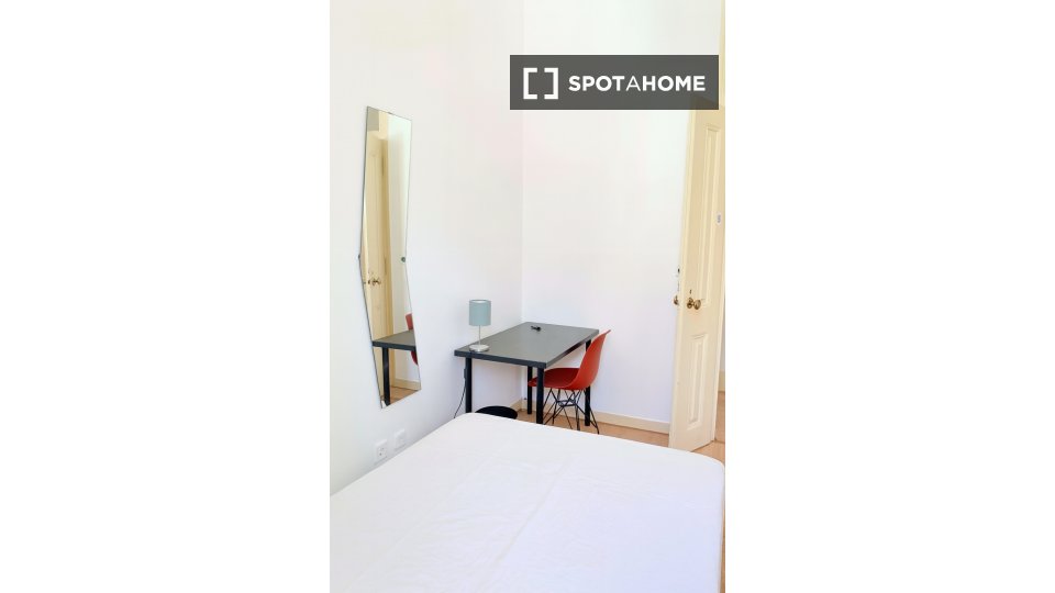 Double room Lisbon, 8 beds — photo 11