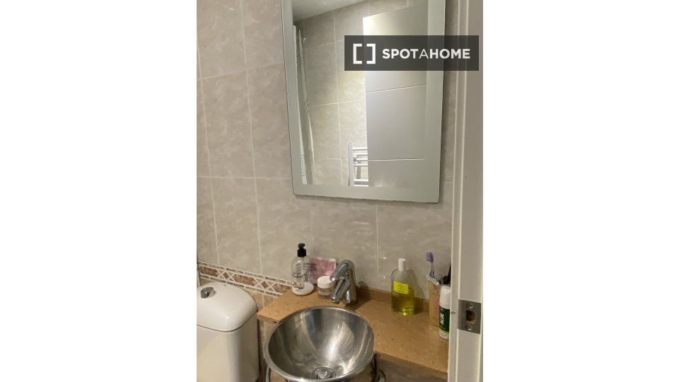 Double room Barcelona, 3 beds, 86m² — photo 2