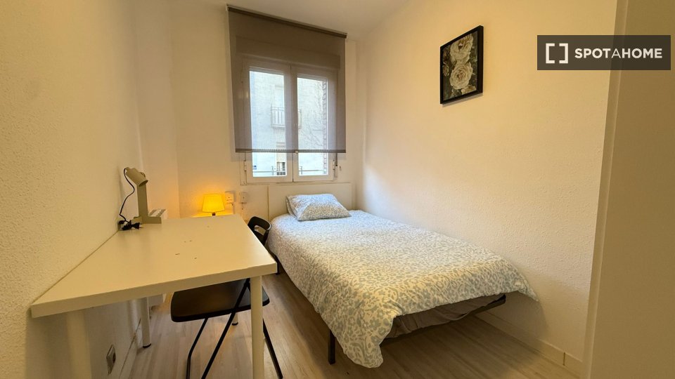 Double room Madrid, 4 beds — photo 28